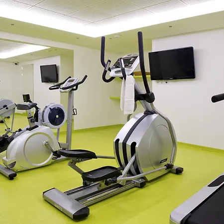 Adagio Paris 4*