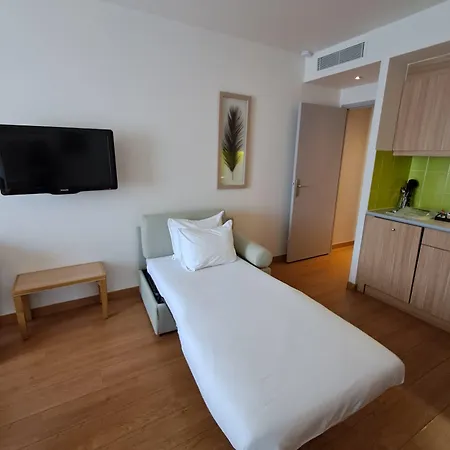 Adagio Paris 4*